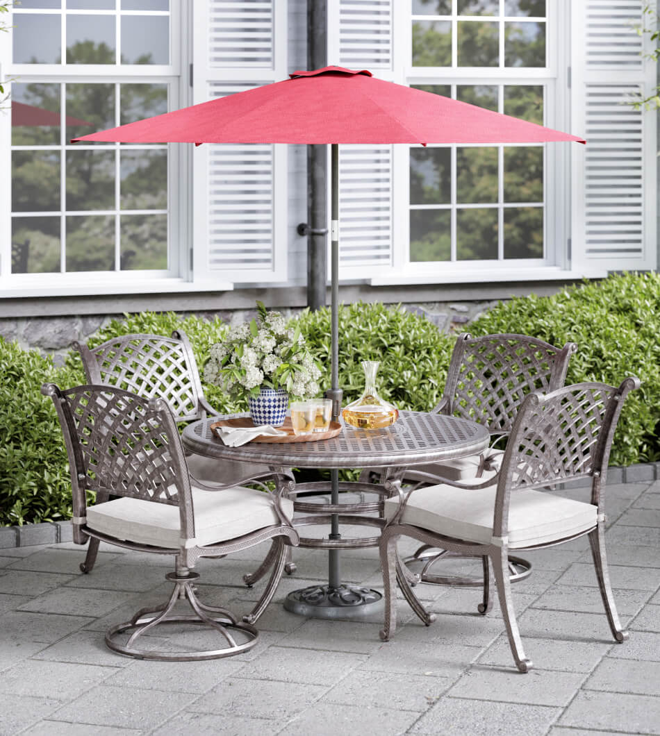 White outdoor patio 2025 chairs